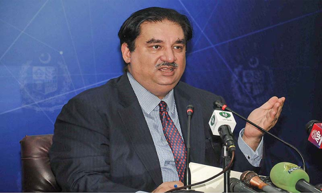 تحریک انصاف دہشتگردوں سے مذاکرات پر زور دیتی ہے، ان سے ایک ضلع ہی واپس لے کر دکھادے، خرم دستگیر خان