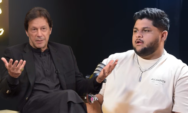 ’مجھے ماریں گے تو نہیں؟‘ عمران خان کو سپر اسٹار قرار دیتے ہوئے اعظم خان ڈرگئے، ویڈیو وائرل