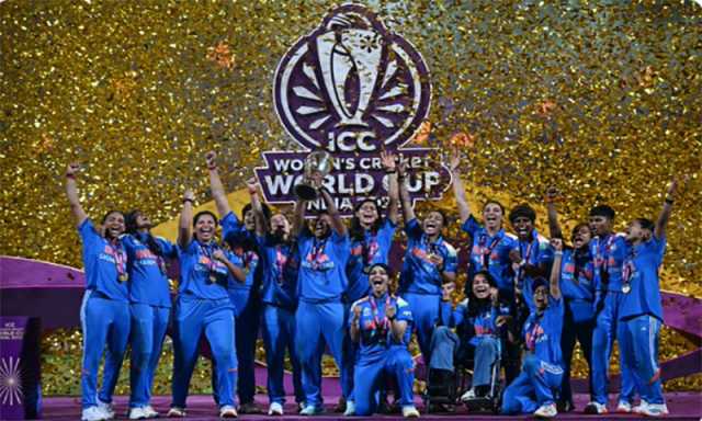 ورلڈ کپ میں تاریخی کامیابی نے انڈینز کو ’1983 کی یاد دلا دی، مودی سمیت کرکٹ لیجنڈز کا خراجِ تحسین