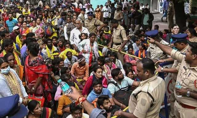 بھارت ریاست آندھرا پردیش میں مندر میں بھگدڑ سے 9 افراد ہلاک، متعدد زخمی