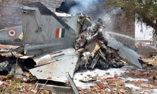 بھارتی فضائیہ کا ایک اور طیارہ گر کر تباہ ہوگیا