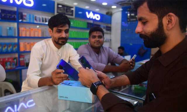 آئی فونز اور دیگر اسمارٹ فونز پر بھاری ٹیکسوں کا معاملہ پارلیمانی کمیٹی میں اٹھایا جائے گا