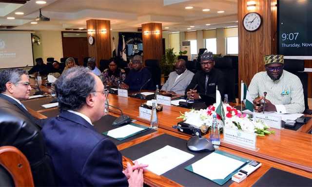 گزشتہ 18 ماہ میں اقتصادی اشاریوں میں بہتری اور مالیاتی استحکام میں اضافہ ہوا، وزیر خزانہ