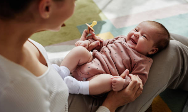 60 لاکھ کی نوکری چھوڑ کر نینی بننے والی خاتون کتنے کروڑ کما رہی ہیں؟