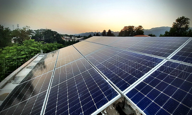 سولر سسٹمز کی پیداوار گرڈ کی طلب سے تجاوز کرجائے گی، وزارت موسمیاتی تبدیلی