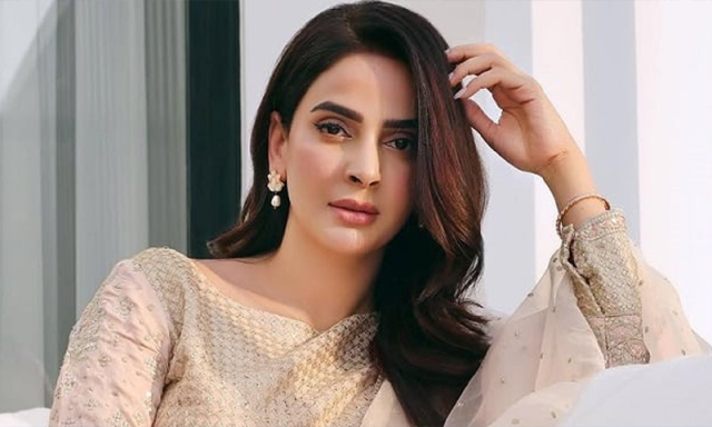 صبا قمر سے متعلق سب سچ کہا، مزید حقائق بھی سامنے لاؤں گا، لیگل نوٹس پر صحافی کا جواب