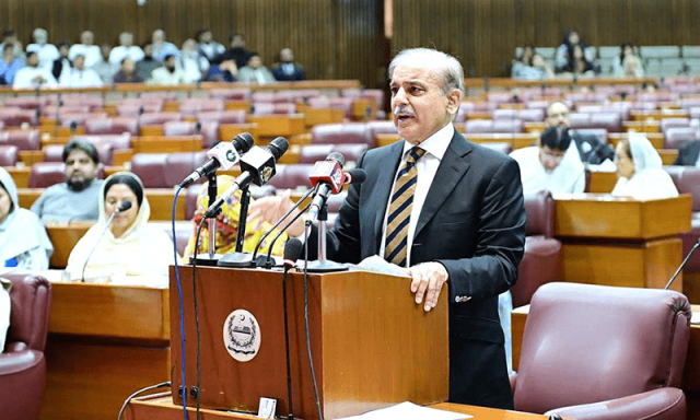 آج اس ایوان نے قومی اتحاد کو فروغ دیا، وزیراعظم کی آئینی ترمیم کی منظوری پر ارکان کو مبارکباد