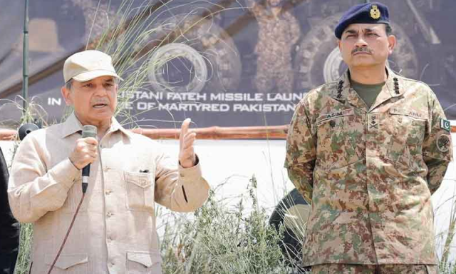 پاکستان کا بیانیہ دنیا کے سامنے رکھنے میں وزیراعظم اور فیلڈ مارشل کا کردار ہے، وزیر اطلاعات