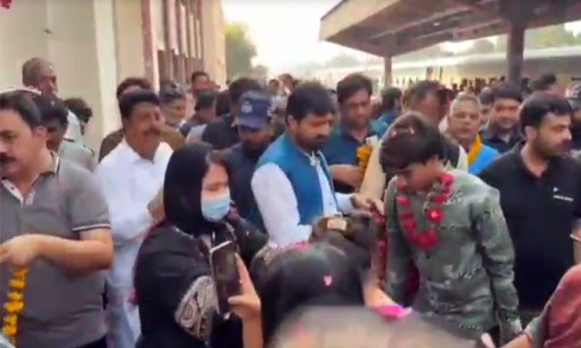 بابا گورونانک کے جنم دن کی تقریبات کا آغاز، سکھ یاتریوں کی آمد کا سلسلہ جاری