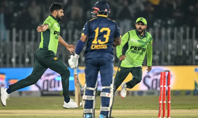 پاک سری لنکا پہلا ون ڈے: سلو اوور ریٹ پر قومی کرکٹ ٹیم پر جرمانہ عائد