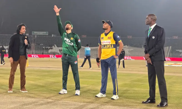 سہ ملکی ٹی 20 سیریز: پاکستان کے خلاف سری لنکا کے 93 رنز پر 2 کھلاڑی آؤٹ