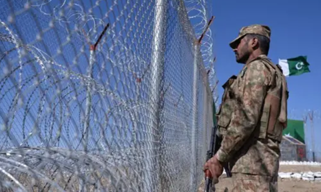 افغانستان پیار کی زبان نہیں سمجھتا، دہشتگردوں کے ٹھکانوں پر کارروائی کریں گے، رانا ثنااللہ