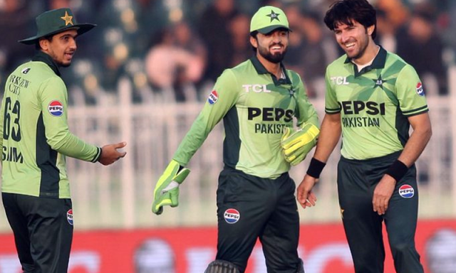 سری لنکا کو کلین سوئپ کرنے کے بعد کوچ مائیک ہیسن کا کھلاڑیوں کے نام خصوصی پیغام