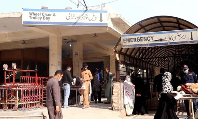 پشاور: لیڈی ریڈنگ اسپتال کی عمارت میں آتشزدگی