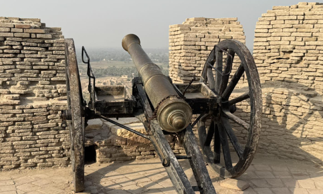 کوٹ ڈیجی قلعہ سے نوادرات کی چوری، توپوں کے پرزے غائب