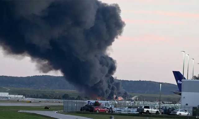 امریکا: یو پی ایس کارگو طیارہ گر کر تباہ، کم از کم 3 ہلاک، 11 زخمی