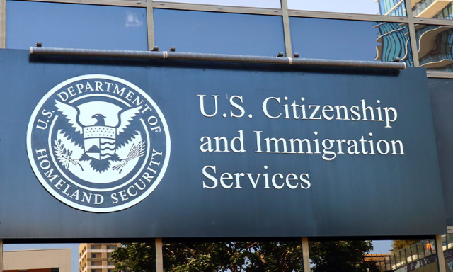 امریکہ نے افغان شہریوں کی امیگریشن درخواستیں معطل کر دیں