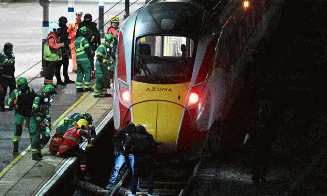 لندن جانے والی ٹرین میں چاقو حملہ، 10 افراد زخمی، 2 گرفتار