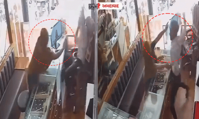 دوکاندار کی آنکھوں میں مرچ پھینک کر زیورات لے کر بھاگنے کی کوشش کے بعد کیا ہوا؟ ویڈیو وائرل