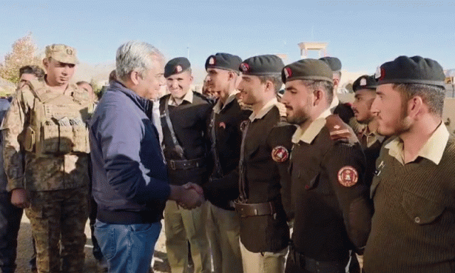 وزیرداخلہ محسن نقوی کا کیڈٹ کالج وانا کا دورہ، خوارجیوں کا حملہ ناکام بنانے والے جوانوں کو شاباش