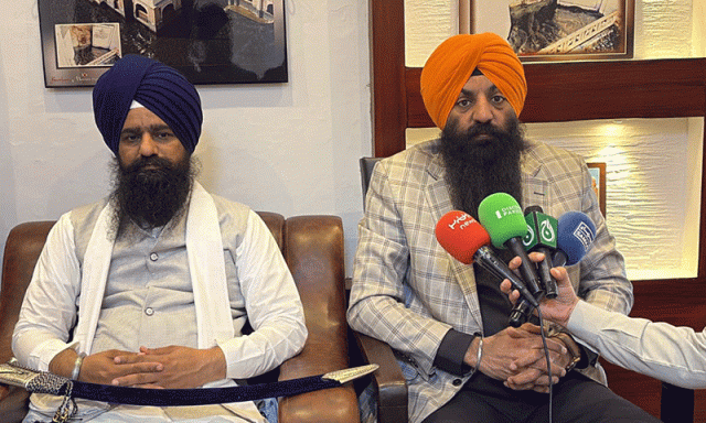 رمیش سنگھ اروڑا کا گوردوارہ پنجہ صاحب کا دورہ، بھارت کو رویہ بدلنے کا پیغام