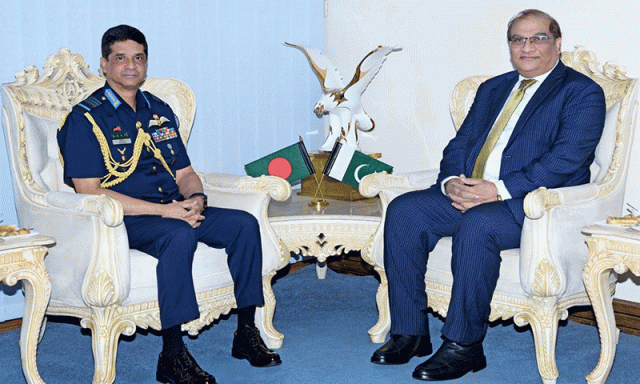 پاکستانی ہائی کمشنر کی ڈھاکا میں بنگلہ دیشی ایئرچیف سے ملاقات