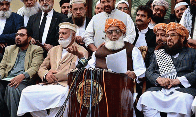 26ویں ترمیم کی مسترد شقیں دوبارہ شامل کی گئیں تو 27ویں ترمیم کی مخالفت کریں گے، فضل الرحمان