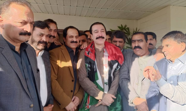 آزاد کشمیر کے نومنتخب وزیراعظم راجا فیصل ممتاز راٹھور کون ہیں؟