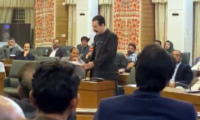 آزاد کشمیر کے نومنتخب وزیراعظم فیصل ممتاز راٹھور نے عہدے کا حلف اٹھا لیا