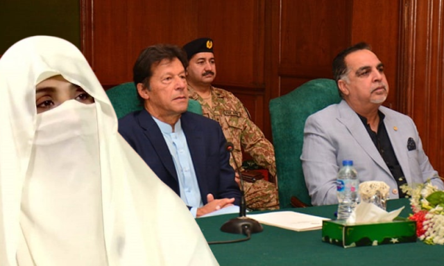 ’کالے کپڑے اور جادو والی بات ہوئی تھی‘: عمران اسماعیل نے بھی بشریٰ بی بی کا راز کھول دیا