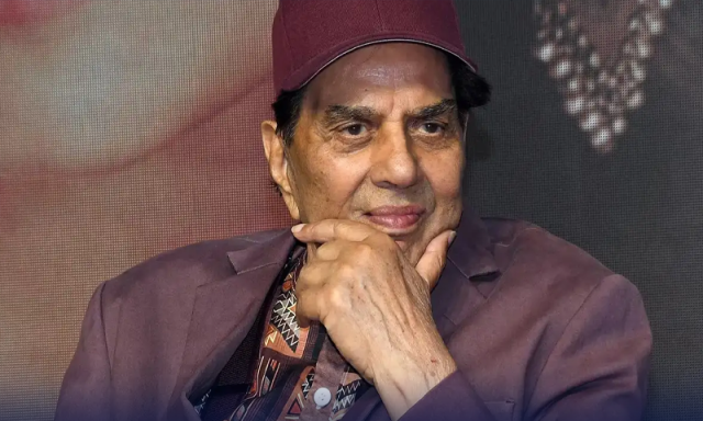 ’صحافیوں کو ذمہ داری کا احساس ہونا چاہیے‘، دھرمیندر کے انتقال کی خبر دینے والی اینکر تنقید کی زد میں