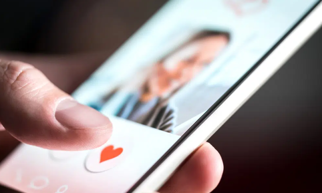 واٹس ایپ پر ’ہائی سوسائٹی‘ محبت کا جال، شہری 32 لاکھ روپے سے محروم