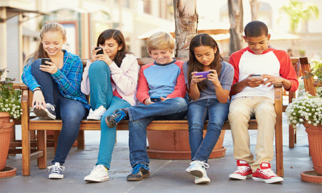 ڈنمارک نے کم عمر بچوں کے لیے سوشل میڈیا کے استعمال پر پابندی عائد کردی