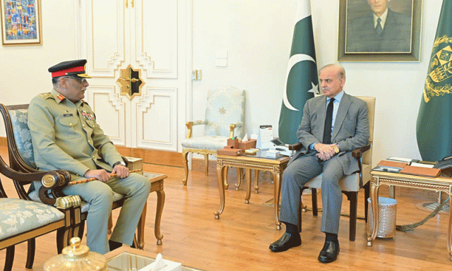 پاکستان کے آخری جوائنٹ چیفس آف اسٹاف کمیٹی جنرل ساحر شمشاد کی وزیراعظم سے الوداعی ملاقات