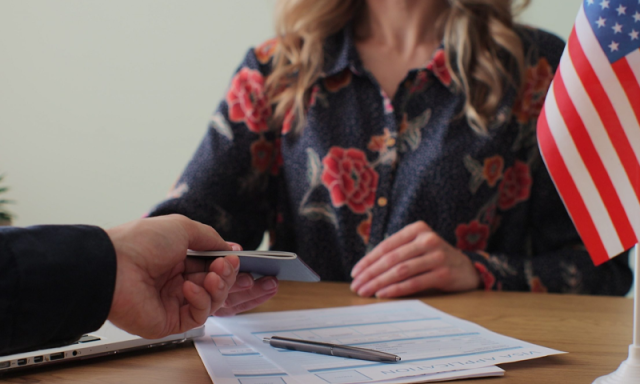 امریکی ویزا اور گرین کارڈ کے قواعد مزید سخت کردیے گئے