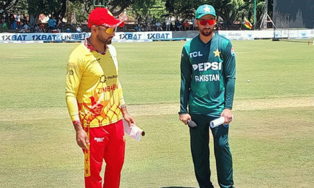 سہ ملکی سیریز، پاکستان کا زمبابوے کے خلاف ٹاس جیت کر بیٹنگ کا فیصلہ