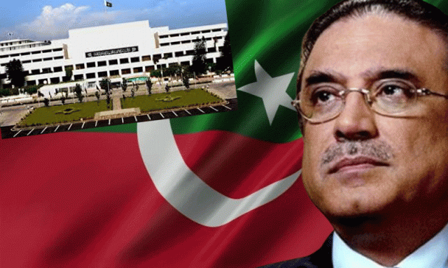 پارلیمنٹ میں آ کر بات کریں، صدر زرداری کا پی ٹی آئی کو مشورہ کتنا قابلِ عمل ہے؟