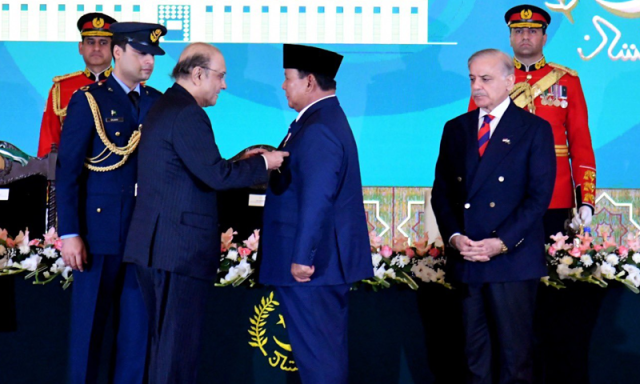 صدر مملکت نے انڈونیشیا کے صدر کو ’نشان پاکستان‘ سے نواز دیا