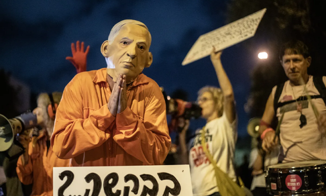 نیتن یاہو کی صدارتی معافی کے خلاف تل ابیب میں شدید احتجاج