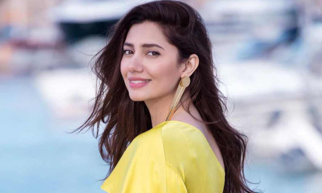 فلم نیلوفر میں رونے والے سین پر تنقید کے بعد ماہرہ خان خود پر قابو نہ رکھ سکیں، جواب دے دیا