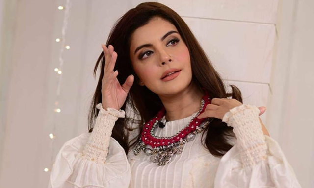 ڈیلیوری والوں کے پاس چینج نہ ہونے پر بدنیتی کا الزام، ندا یاسر کو لوگوں نے آڑے ہاتھوں لےلیا