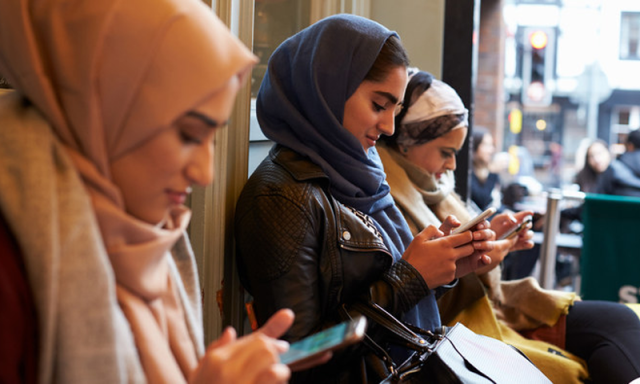 پارلیمانی کمیٹی نے اسمارٹ فونز پر بھاری ٹیکس کم کرنے کا مطالبہ کردیا