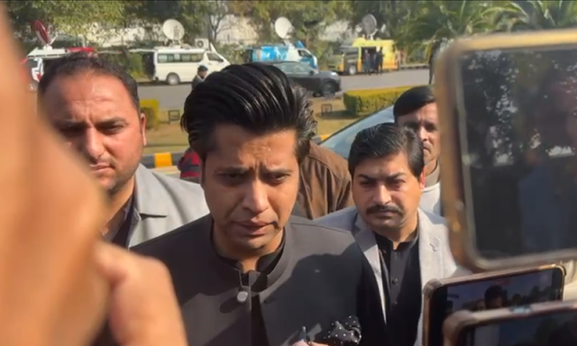 پی ٹی آئی احتجاج: صوبائی وزیر شفیع جان کارکنوں کے ہمراہ اسلام آباد ہائیکورٹ پہنچ گئے، سیکیورٹی ہائی الرٹ