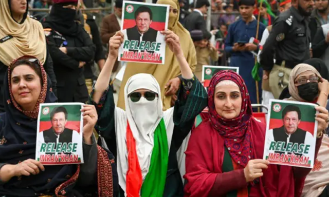 تحریک انصاف کی حکومت اور اسٹیبلشمنٹ کے ساتھ محاذ آرائی جاری، انجام کیا ہوگا؟