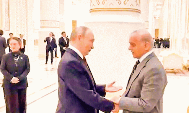 اشک آباد، شہباز شریف اور پیوٹن کی ملاقات میں دیر تک ہاتھ ملے رہے