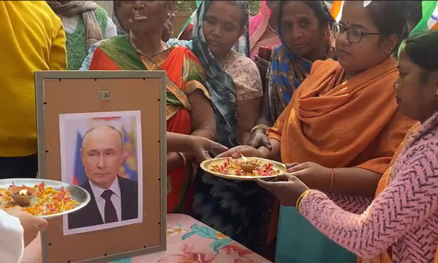 خوشامد کی انتہا، روسی صدر کی آمد سے قبل ہی بھارت میں پیوٹن کی پوجا شروع