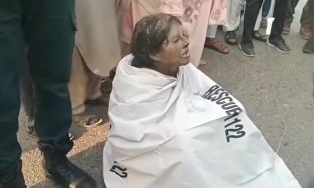 مبینہ زیادتی کے ملزم پولیس سپاہی کے حق میں فیصلہ آنے پر خاتون نے خود کو آگ لگا دی