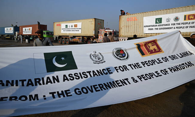 سری لنکا کے لیے انسانی امداد پر بھارت کی سفارتی ہٹ دھرمی، پاکستان کو 200 ٹن سامان بحری جہاز سے بھیجنا پڑگیا