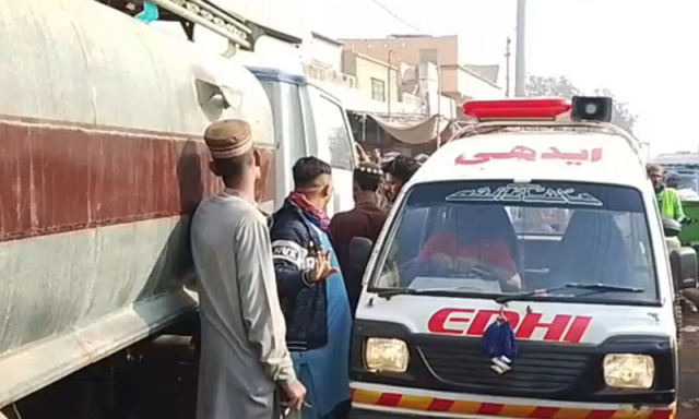 کراچی: کورنگی میں ٹینکر کی ٹکر سے 12 سالہ بچہ جاں بحق، ڈرائیور گرفتار