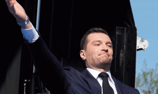 آٹا پھینکے جانے کے بعد انڈوں کی بارش، فرانس کے انتہاپسند سیاسی رہنما نشانے پر کیوں؟